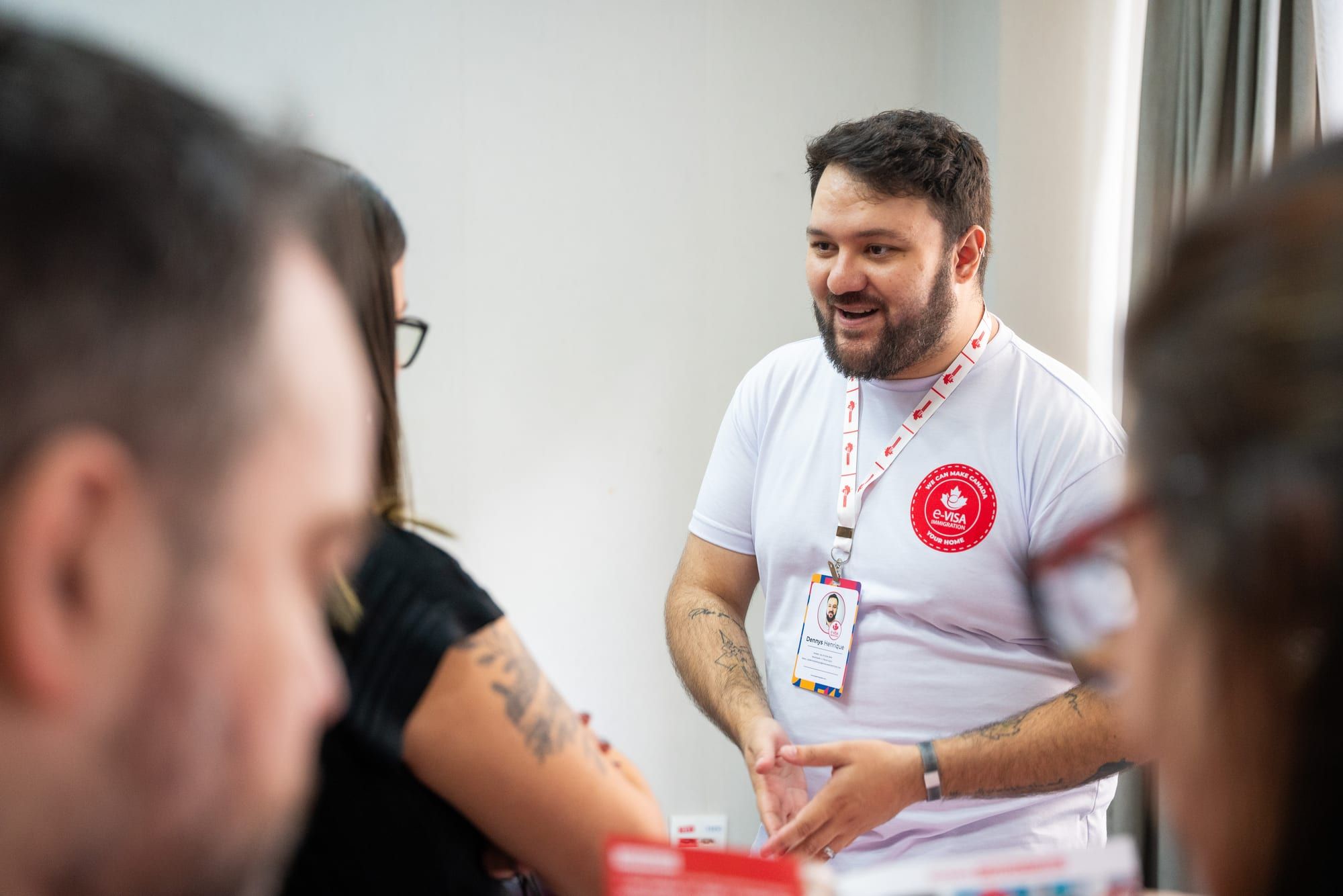 Equipe e-Visa recebendo participantes
