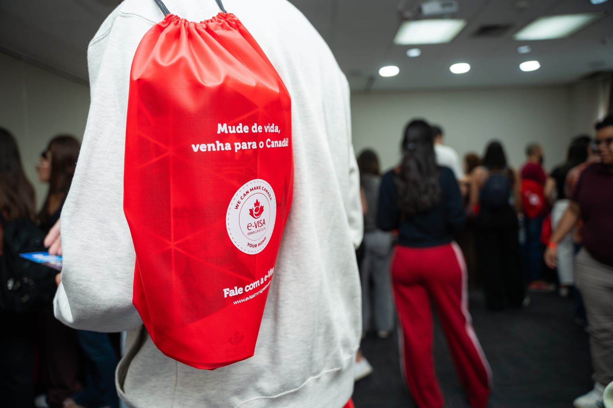 Mochila vermelha do kit do participante